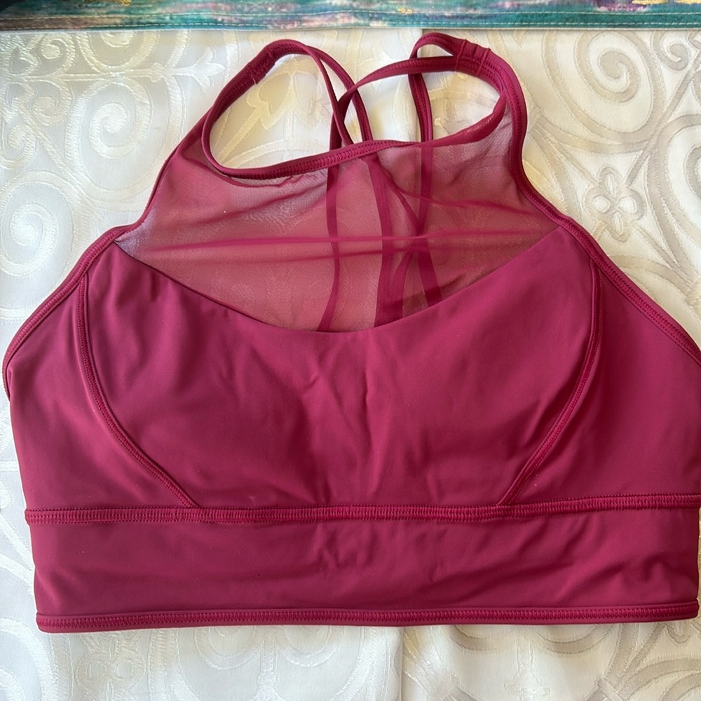 Beautiful Mauve high neck Lulu sports bra, size 8